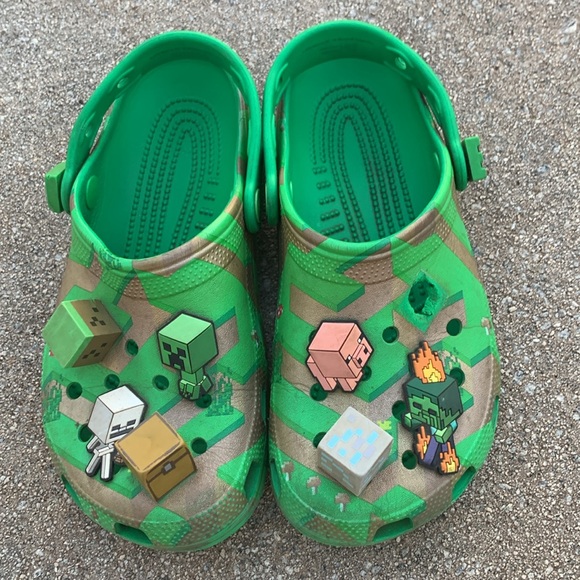 Crocs
Big Kids Minecraft Classic Clogs from Finish Line - Picture 7 of 13